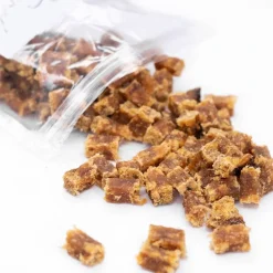 Snackit Kvalitetssnacks til hunde Snackit Bløde Perlehøne terninger 100 g - naturlige hundesnacks